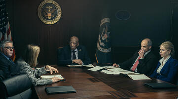 Michael Kelly, Morgan Freeman e Nicole Kidman in Lioness 2x01