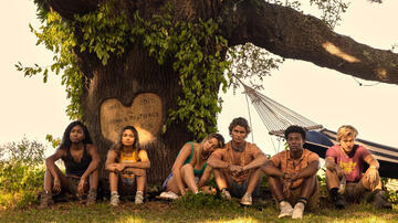 (S-D) Carlacia Grant come Cleo, Madison Bailey come Kiara, Madelyn Cline come Sarah Cameron, Chase Stokes come John B, Jonathan Daviss come Pope, Rudy Pankow come JJ in Outer Banks 3x09