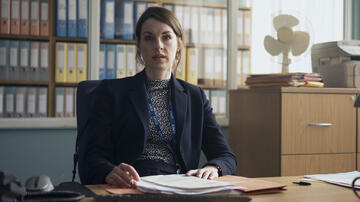 Lucy Chambers (Jessica Raine) in The Devil's Hour 1x01