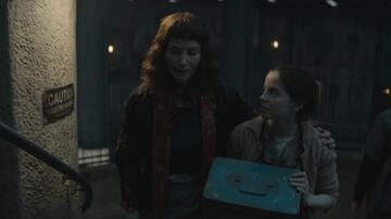 Sienna Guillory e Amelie Child Villiers in Silo 1x08