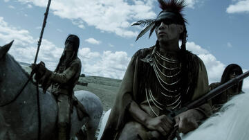 (S-D) Tokala Black Elk come Buffalo Run e Derek Hinkey come Red Feather in American Primeval 1x02