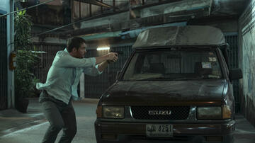 Gabriel Basso come Peter Sutherland in The Night Agent 2x01