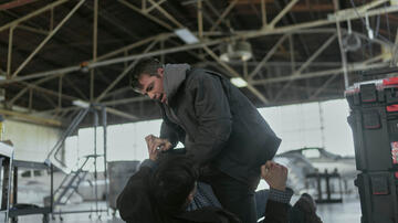 Gabriel Basso come Peter Sutherland in The Night Agent 2x02