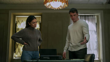 (S-D) Luciane Buchanan come Rose Larkin, Gabriel Basso come Peter Sutherland in The Night Agent 2x04