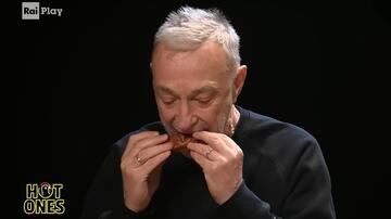 Linus ospite di Alessandro Cattelan a Hot Ones Italia