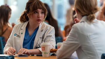 (S-D) Jessy Yates come Harper Simms e Willa Fitzgerald come Danny Simms in Pulse 1x05