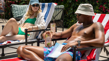 (S-D) Willa Fitzgerald come Danny Simms e Jessie T. Usher come Sam Elijah in Pulse 1x08