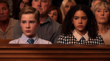 (S-D) Diesel La Torraca come Austin Miller, Antonia Gentry come Ginny Miller in Ginny & Georgia 3x10