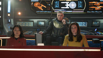 (S-D) Rong Fu come Mitchell,  Anson Mount come Pike, e Rebecca Romijn come Una in Star Trek: Strange New Worlds 3x01