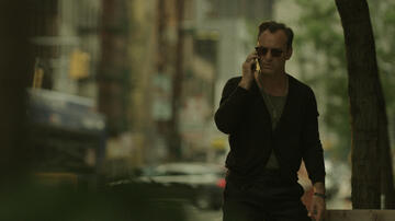 Jude Law come Jake in Black Rabbit 1x04