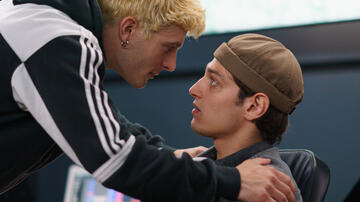 Lorenzo Aloi come Luca e Luigi Bruno come Fabrizio in Hype 1x01