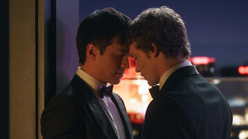 Hudson Williams, Connor Storrie in Heated Rivalry 1x01