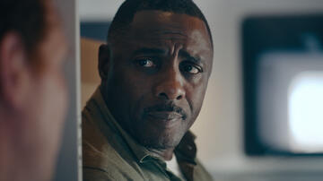 Idris Elba in Hijack 1x01