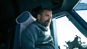 Neil Maskell in Hijack 1x06