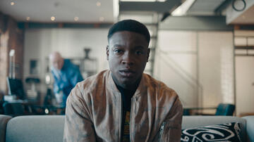 Jude Cudjoe in Hijack 1x07