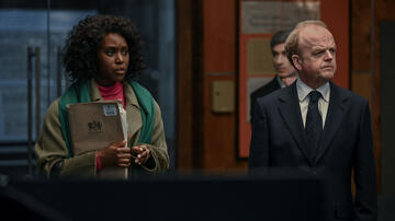 Clare-Hope Ashitey e Toby Jones in Hijack 2x02