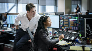 Ben Lloyd-Hughes, Myha'la Herrold in Industry 1x03