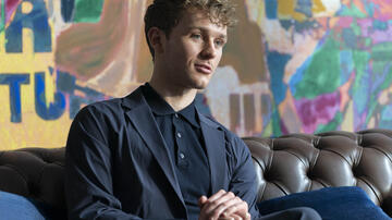 Harry Lawtey in Industry 3x08