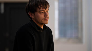 Charlie Heaton in Industry 4x01