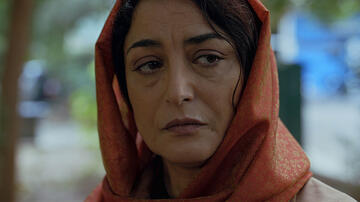 Esti Yerushalmi in Teheran 1x03