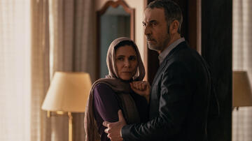 Shila Ommi e Shaun Toub in Tehran 2x06