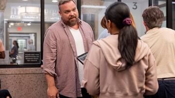 Drew Powell, Shabana Azeez in The Pitt 1x05