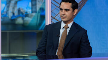 Max Minghella in Industry 4x06