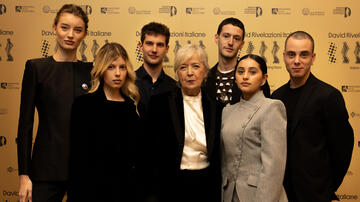 Giulia Maenza, Vincenzo Crea, Ludovica Nasti, Emanuele Maria Di Stefano, Alma Noce, Gianmarco Franchini - i vincitori della terza edizione dei 'David Rivelazioni Italiane - Italian Rising Stars' - con Piera Detassis, la presidente e direttrice artistica dell'Accademia del Cinema Italiano - Premi David di Donatello.