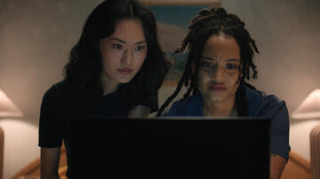 Mari Yamamoto e Kiersey Clemons in Monarch: Legacy of Monsters 2x04