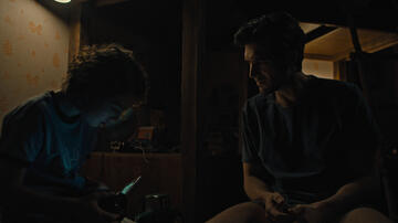 (S-D) Sawyer Fraser come Jude, Jeff Wilbusch come Jules in Something Very Bad Is Going To Happen 1x04