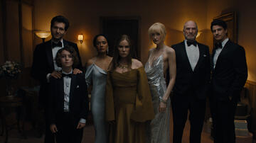 (S-D) Jeff Wilbusch come Jules, Sawyer Fraser come Jude, Karla Crome come Nell, Jennifer Jason Leigh come Victoria, Gus Birney come Portia, Ted Levine come Boris, Adam DiMarco come Nicky Cunningham in Something Very Bad Is Going To Happen 1x08