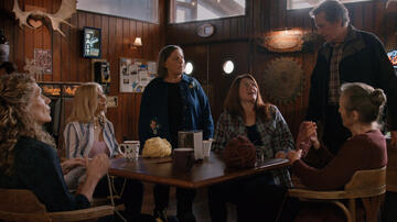 Gwynyth Walsh come Jo Ellen, Jenny Cooper come Joey, Nicola Cavendish come Connie, Janet Glassford come June, e Tim Matheson come Doc Mullins in Virgin River 3x04