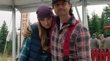 Alexandra Breckenridge come Mel Monroe e Martin Henderson come Jack Sheridan in Virgin River 3x06