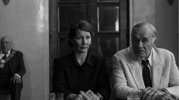 Sandra Hüller, Hanns Zischler in Fatherland di Paweł Pawlikowski