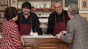 Lucia Ocone (Livia), Ricky Memphis (Carlo), Claudio Amendola (Giulio) in I Cesaroni 7x05