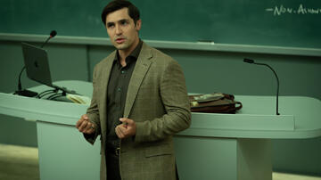 Phil Dunster in Rooster 1x08