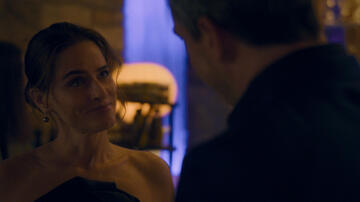 Amanda Peet e Jon Hamm in Your Friends and Neighbors 2x05