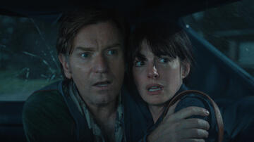 (S-D) Ewan McGregor come Greg Platt e Anne Hathaway come Denise Platt in The End of Oak Street