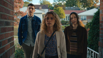 Charlie Hall, Tatiana Maslany e Kiarra Hamagami in Maximum Pleasure Guaranteed 1x07