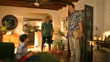 John Ortiz e Vince Vaughn in Bad Monkey 1x06