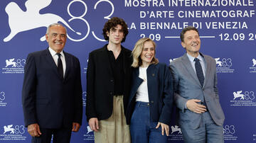 Alberto Barbera, Greta Scarano e Nicolas Maupas al photocall di Venezia 83