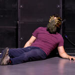 Un performer nella Hall H al SDCC in San Diego, in California, per Alien: Romulus Panel il 26 luglio 2024