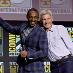 (S-D) Anthony Mackie e Harrison Ford sul palco durante il Marvel Studios Panel nella Hall H al SDCC in San Diego, California il 27 luglio 2024