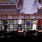 (S-D) Rob Delaney, Kevin Feige, Harrison Ford, Tim Blake Nelson, Danny Ramirez, Giancarlo Esposito e Anthony Mackie sul palco durante il Marvel Studios Panel nella Hall H al SDCC in San Diego, California il 27 luglio 2024