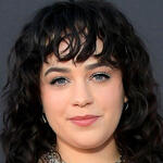 Mary Mouser allo Special Fan Event per Cobra Kai Stagione 6 Parte 1 all'Autry Museum al Griffith Park il 17 Luglio 2024 in Los Angeles, California