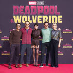 Shawn Levy, Ryan Reynolds, Emma Corrin, Hugh Jackman e Wendy Jacobson al Fan Event berlinese a UCI Luxe di Deadpool & Wolverine dei Marvel Studios, il 7 luglio 2024.