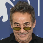 L'attore Eduard Fernández al photocall del film di Aitor Arregi e Jon Garaño a Venezia 81 il 30 agosto 2024