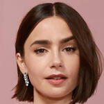 Lily Collins alla premiere della stagione 4 di Emily In Paris presso il The Egyptian Theater il 14 agosto 2024 in Los Angeles