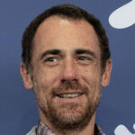 L'attore Elio Germano al photocall di Iddu di Fabio Grassadonia, Antonio Piazza a Venezia 81 il 5 settembre 2024