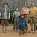 (S-D) Samuel Joslin, Madeleine Harris, Paddington, Emily Mortimer, Hugh Bonneville, e Julie Walters in Paddington in Perù
